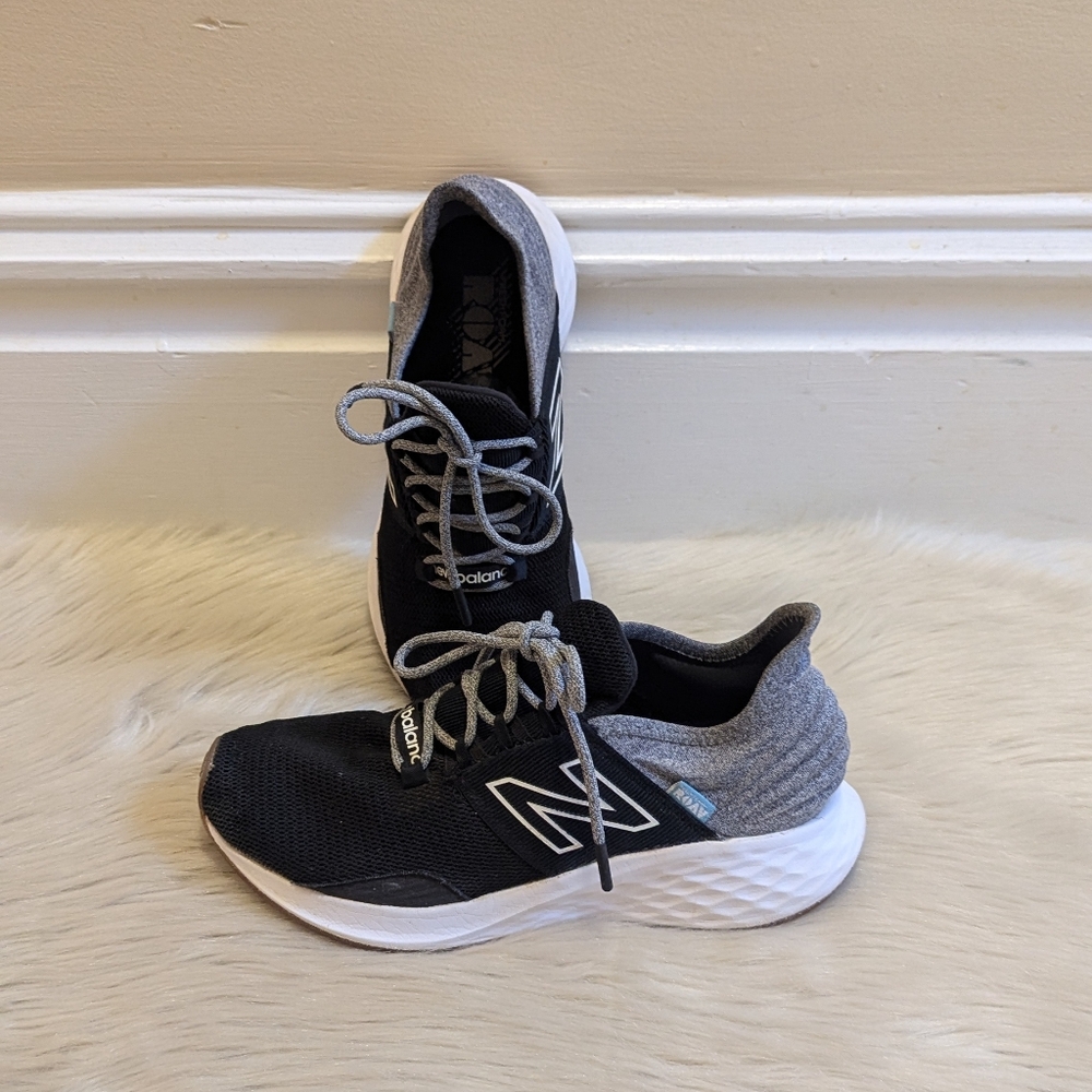 New Balance Roav black and gray sneakers size 9